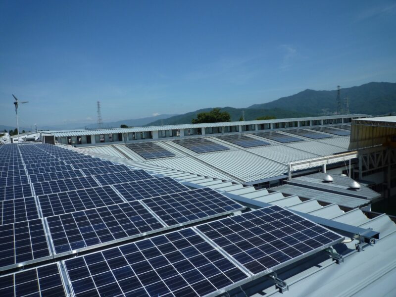 太陽光発電のメリットとデメリット　工場や倉庫に導入するなら今！？