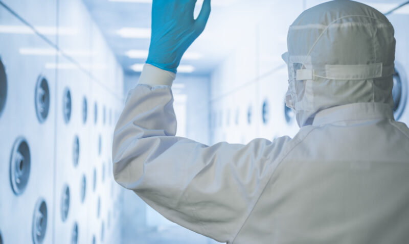 半導体工場にクリーンルームはなぜ必要？等級や設計のポイントを解説