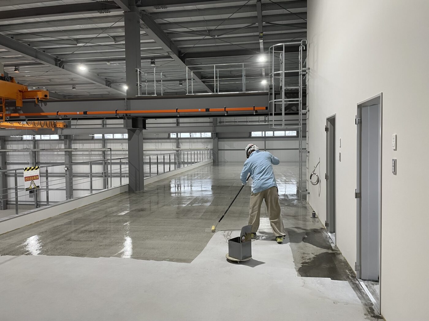 工場の床塗装は「機能性」がカギ！種類・価格・長持ちの秘訣を解説